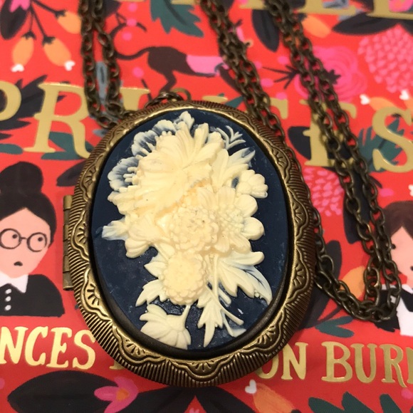 Le Chaim Cameo Locket Necklace navy blue - Picture 2 of 5